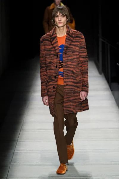 Look 11